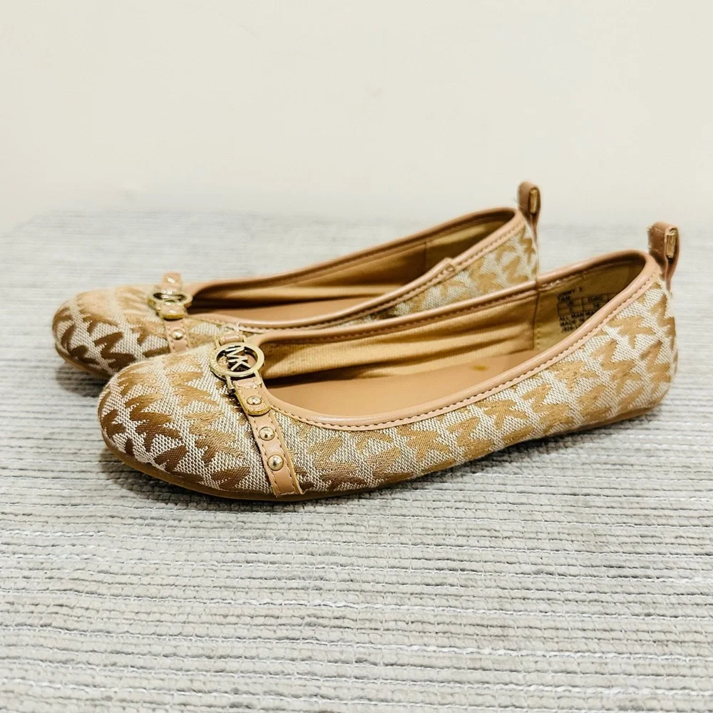 Michael Kors Fatima Ballet Flats Slip On Shoes Tan Monogram Size 3‎